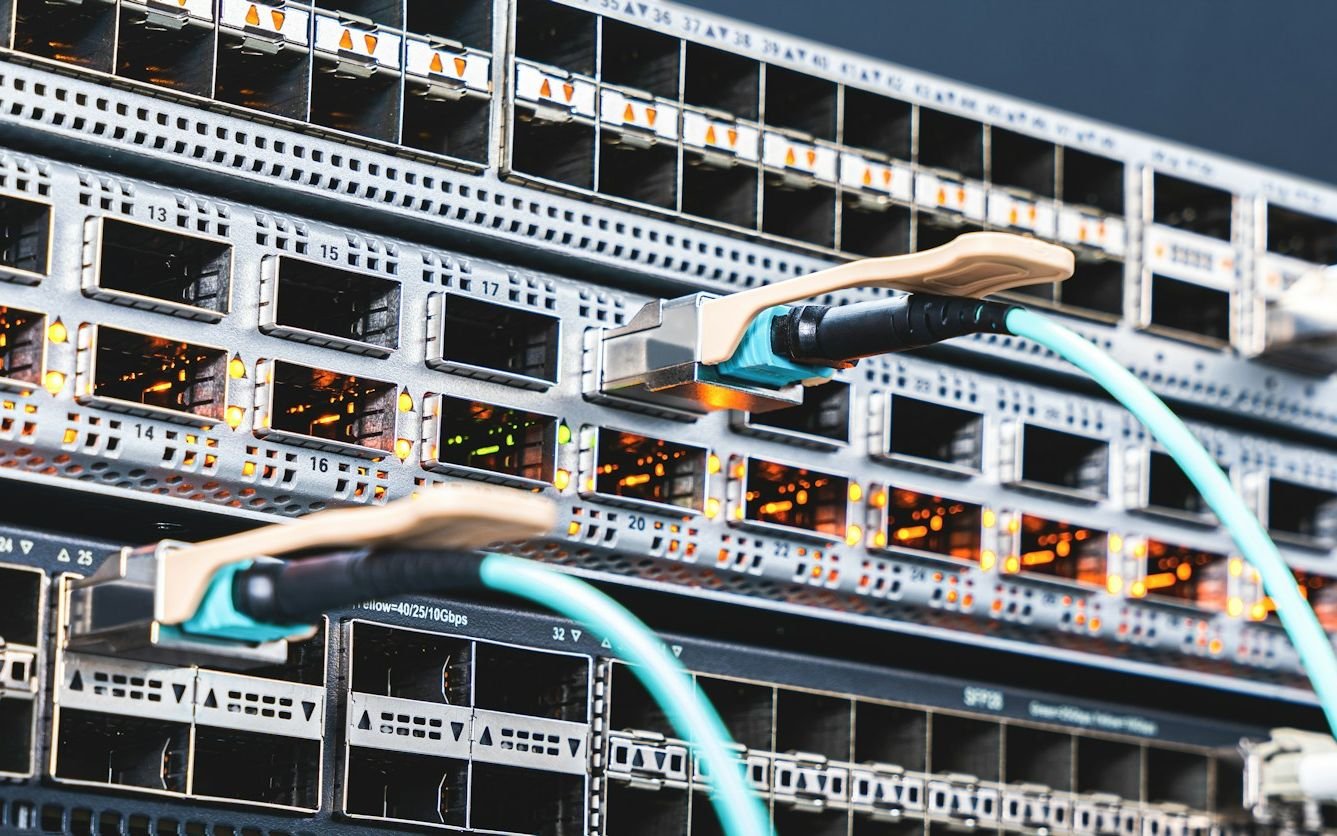 High-speed fibre connections on a network switch